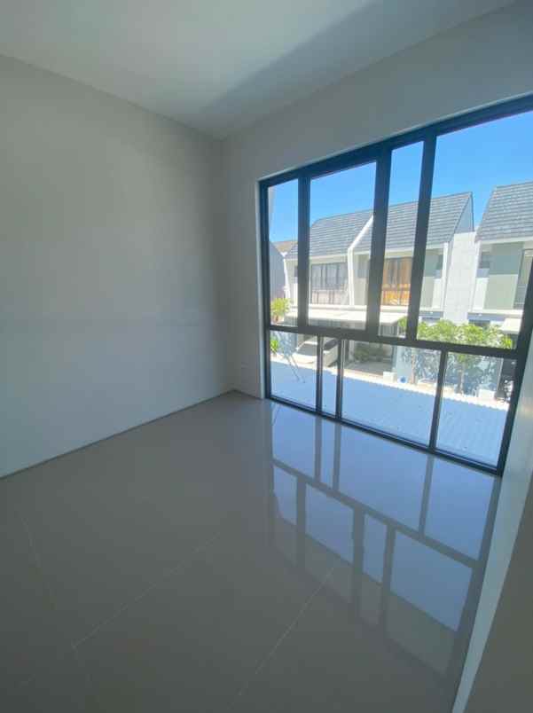 dijual rumah royal residence