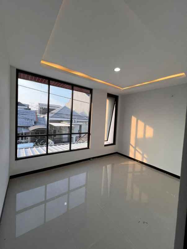 dijual rumah rumah nginden intan