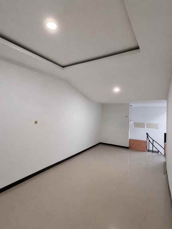 dijual rumah rumah nginden intan