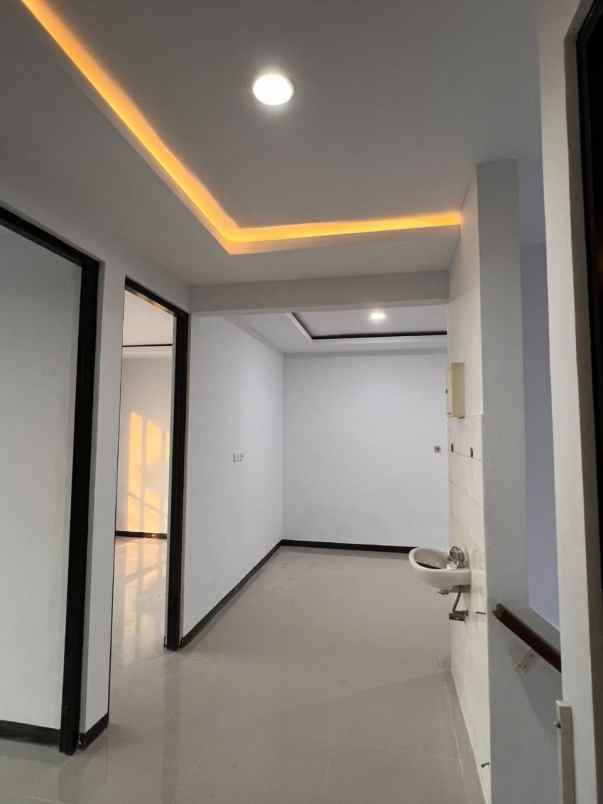 dijual rumah rumah nginden intan