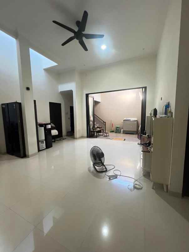 dijual rumah rungkut