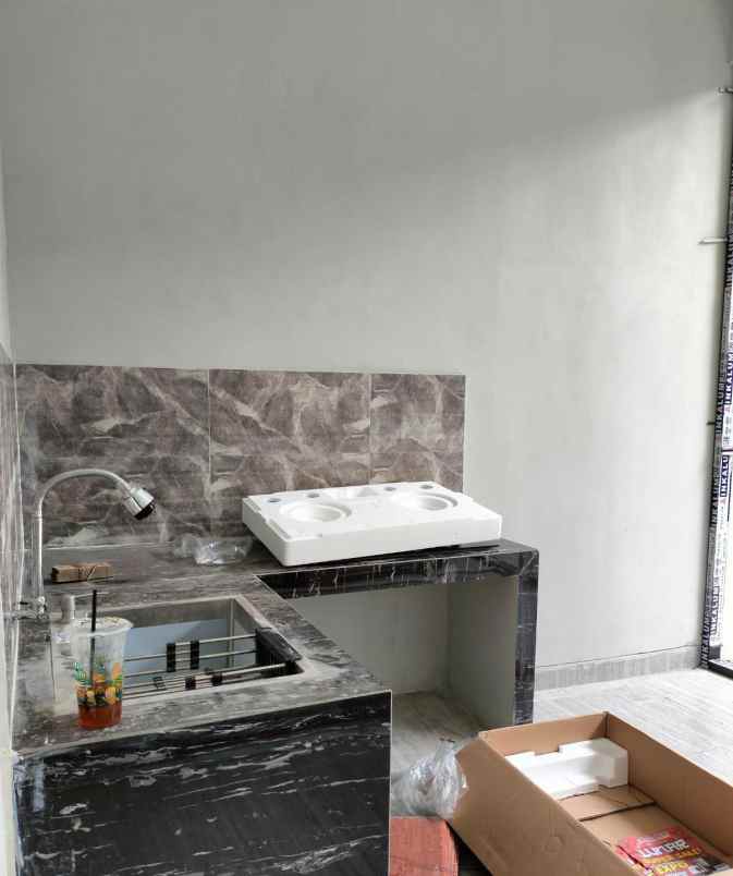 dijual rumah sambiroto