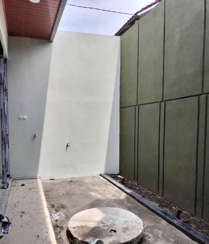 dijual rumah sambiroto