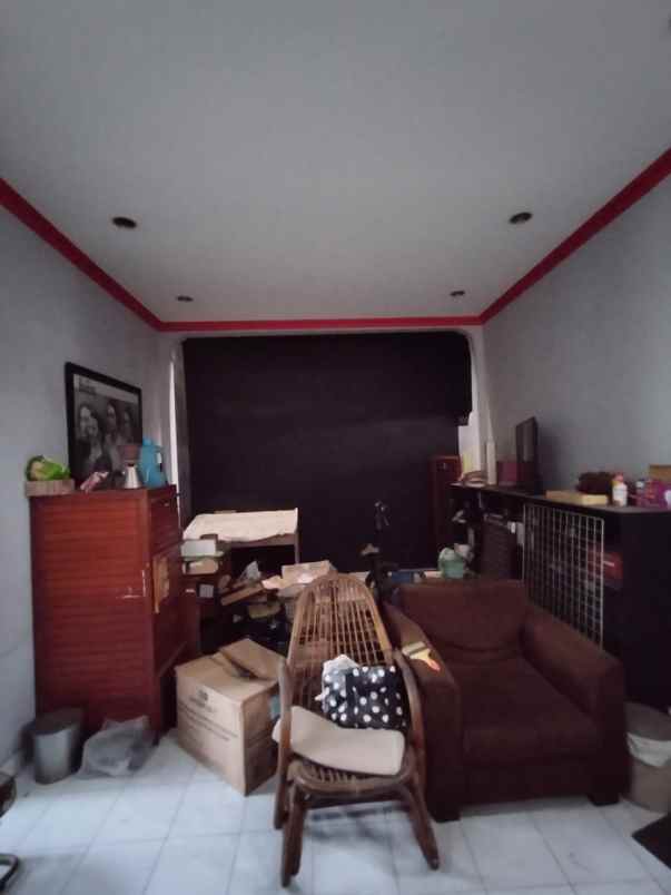 dijual rumah sangat elok pinggie jalan