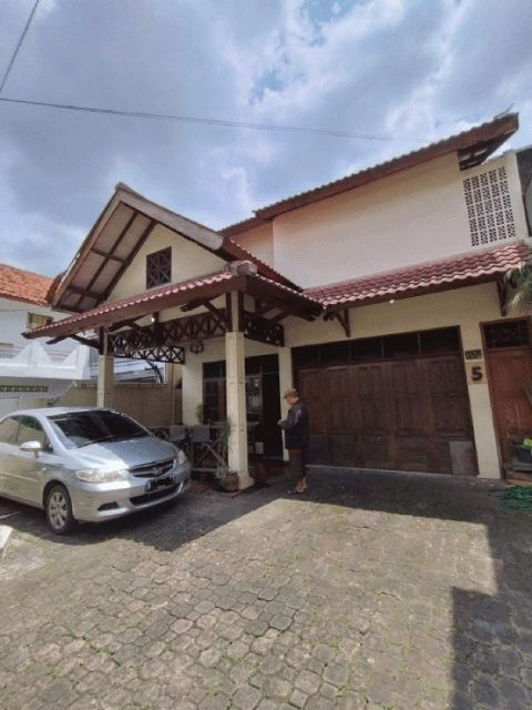 dijual rumah sangat elok pinggie jalan