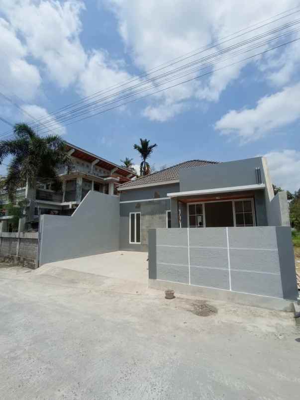 dijual rumah saren wedomartani