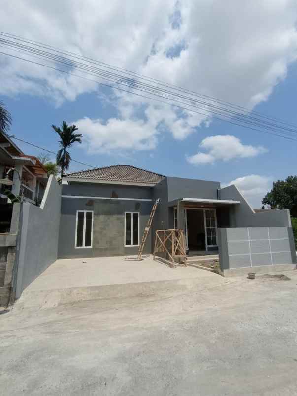 dijual rumah saren wedomartani