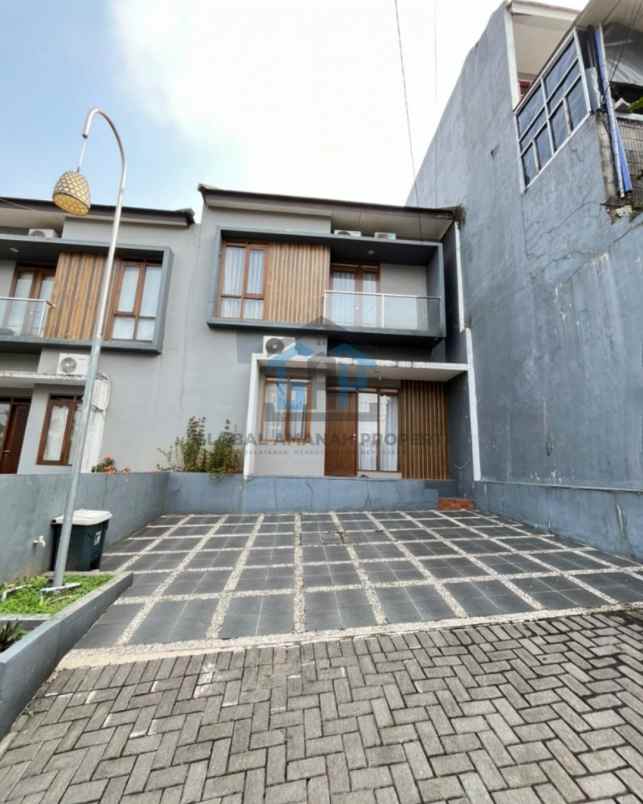 dijual rumah sariwangi