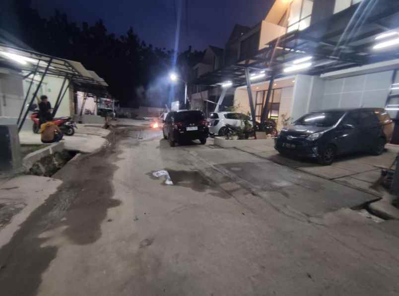 dijual rumah sawangan depok