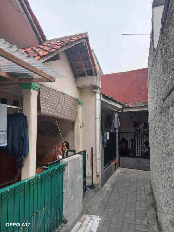 dijual rumah secondary strategis di wilayah beji depok