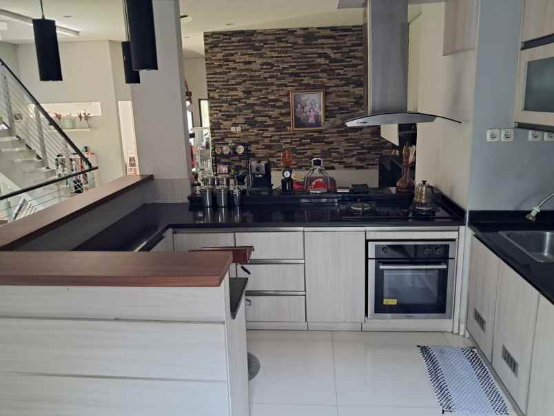dijual rumah sejuk cantik view danau cibubur bogor
