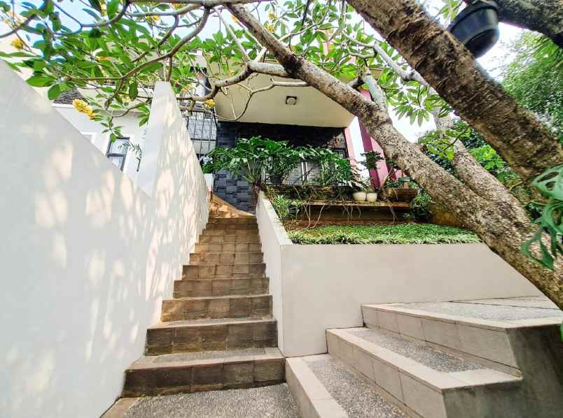 dijual rumah sejuk cantik view danau cibubur bogor