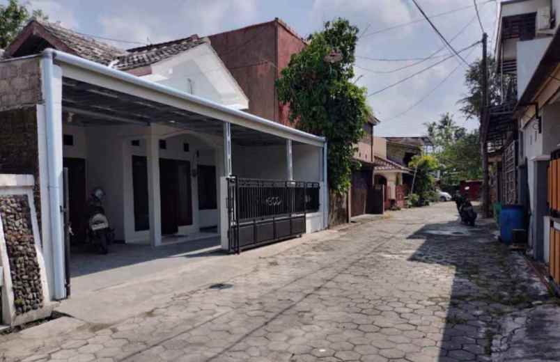 dijual rumah selomartani