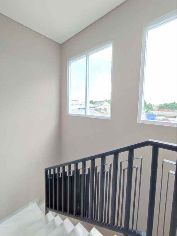 dijual rumah serua ciputat