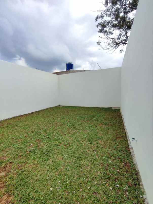 dijual rumah serua ciputat