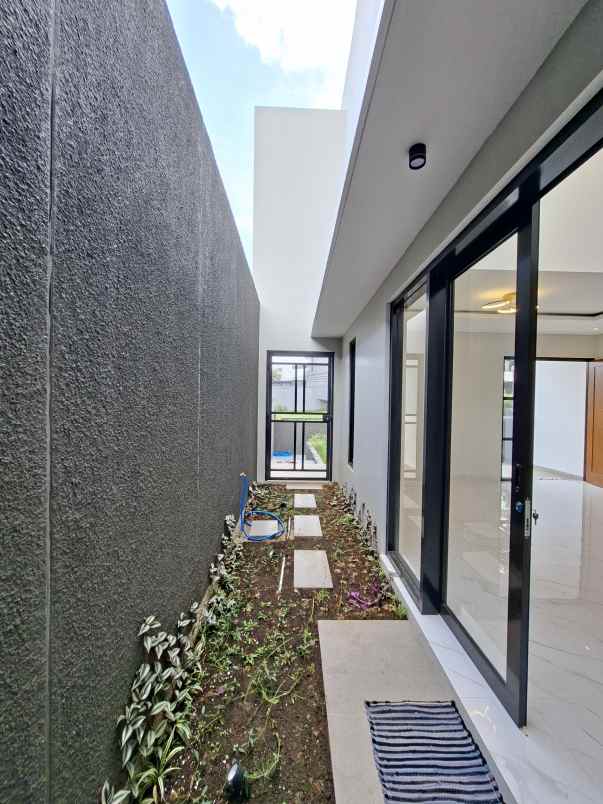 dijual rumah setiabudi regency