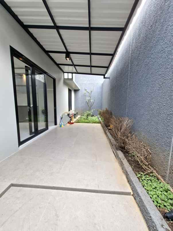 dijual rumah setiabudi regency