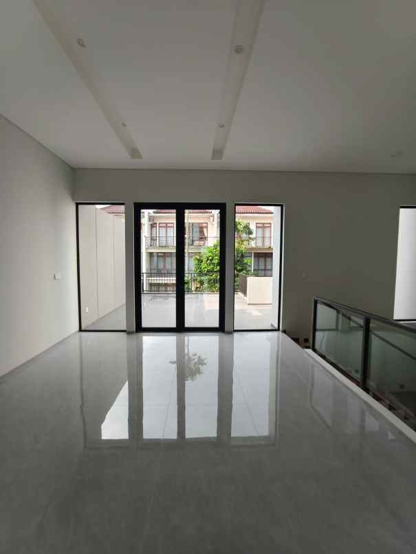 dijual rumah setra duta lavida