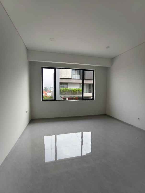 dijual rumah setra duta lavida