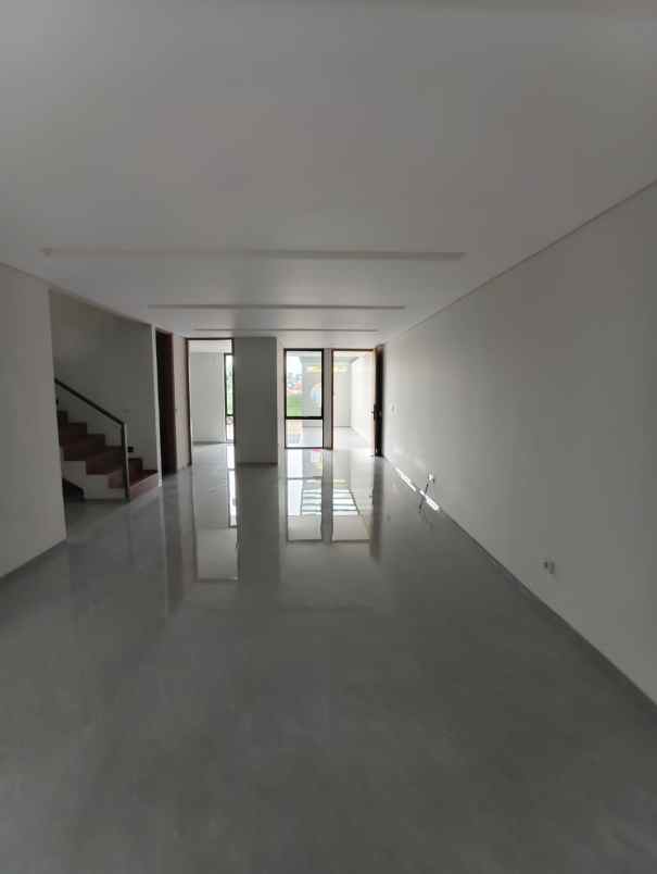 dijual rumah setra duta lavida