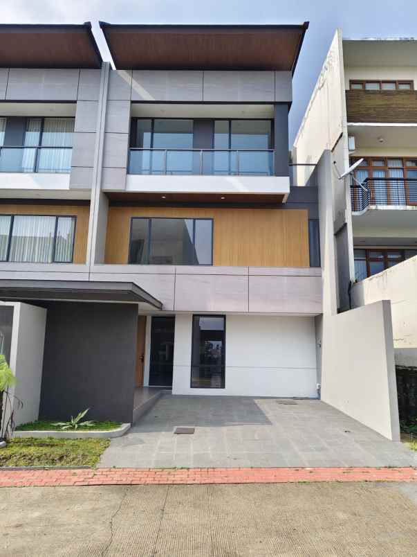 dijual rumah setra duta lavida