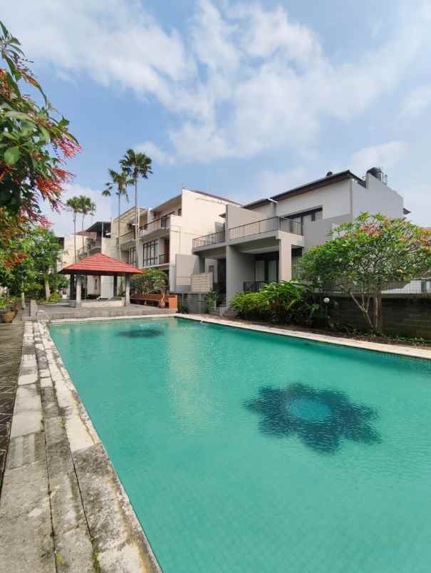 dijual rumah setra duta lavida