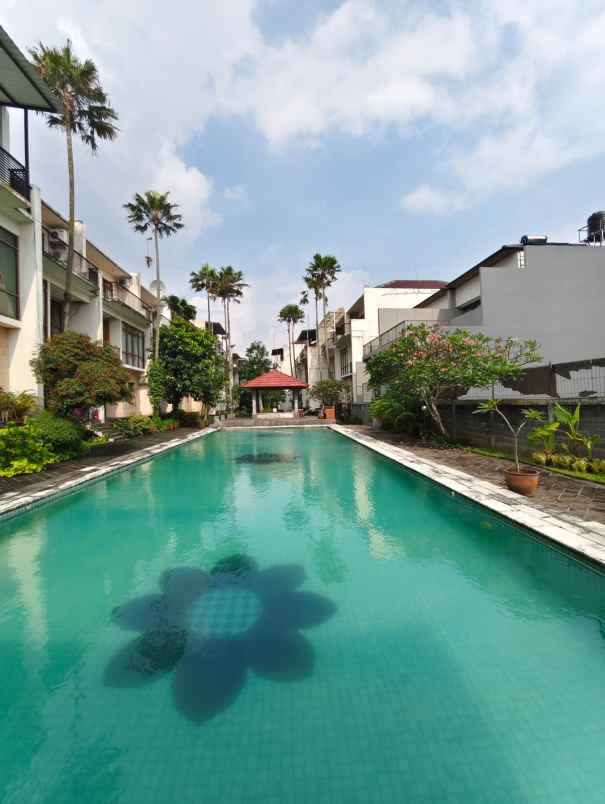 dijual rumah setra duta lavida