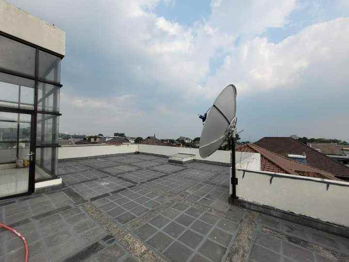 dijual rumah setrasari