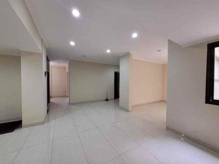 dijual rumah setrasari