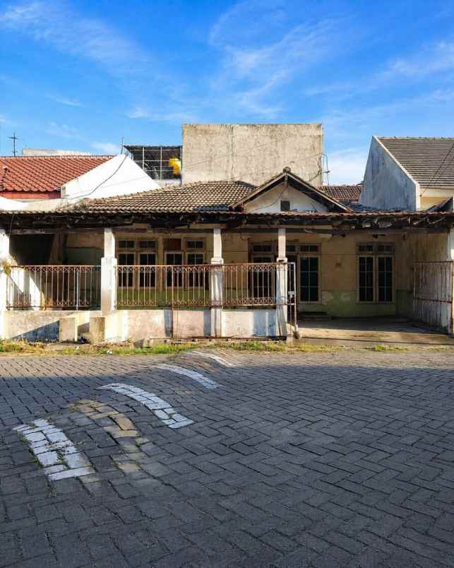 dijual rumah siwalankerto