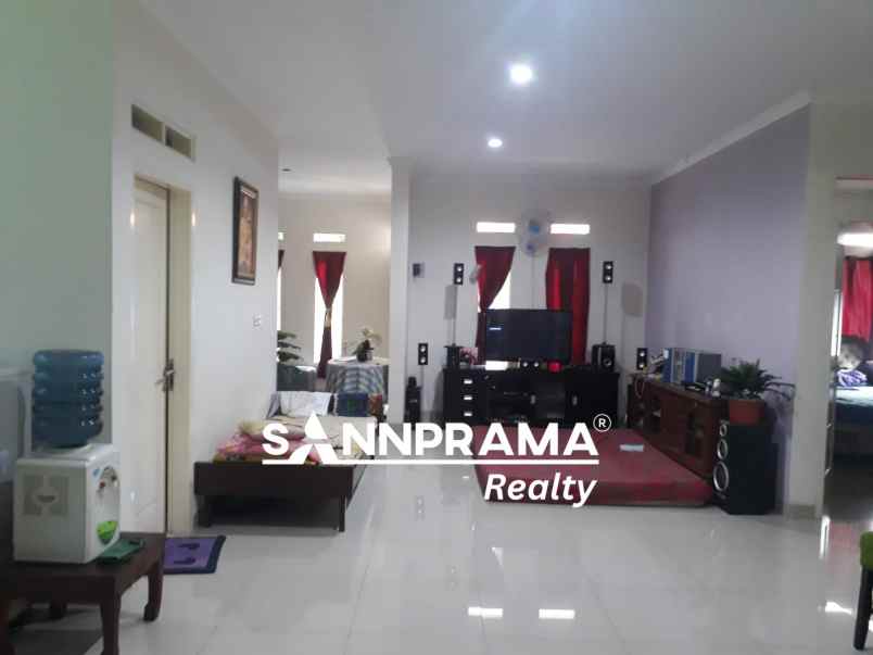 dijual rumah sukamaju