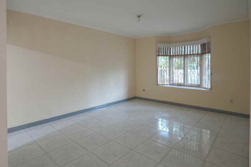 dijual rumah sukanagara antapani kota