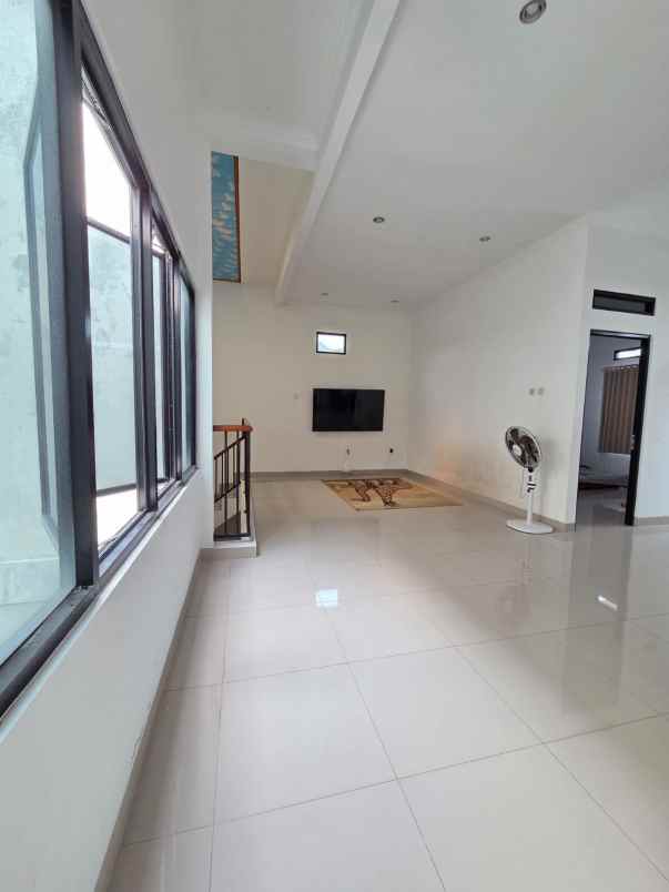 dijual rumah sukatani permai rt 12 rw