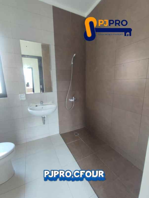 dijual rumah summarecon crown gading