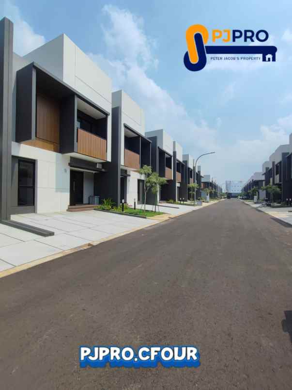 dijual rumah summarecon crown gading