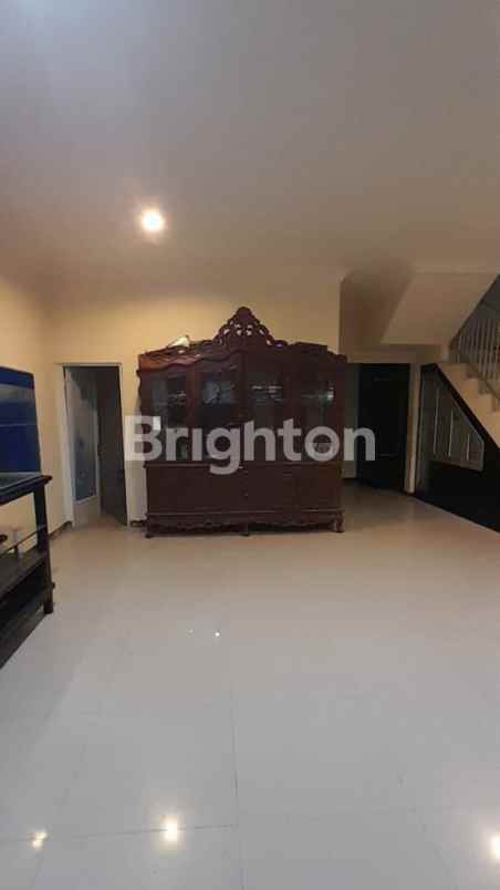 dijual rumah sutorejo