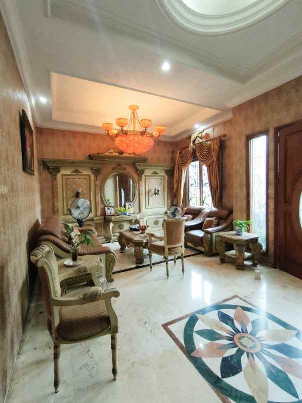 dijual rumah taman century 1