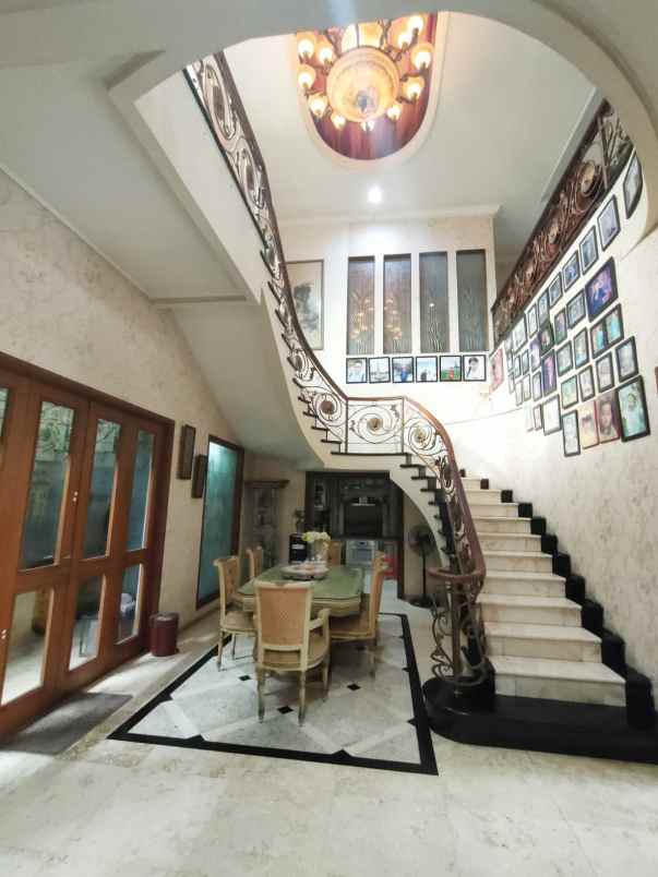 dijual rumah taman century 1