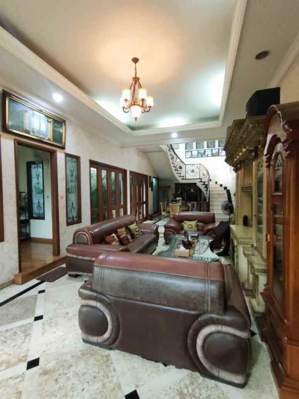 dijual rumah taman century 1