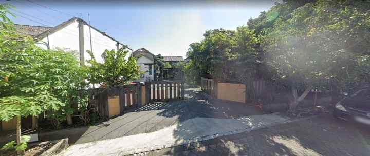 dijual rumah taman manyar indah