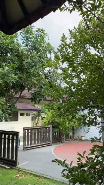 dijual rumah taman manyar indah