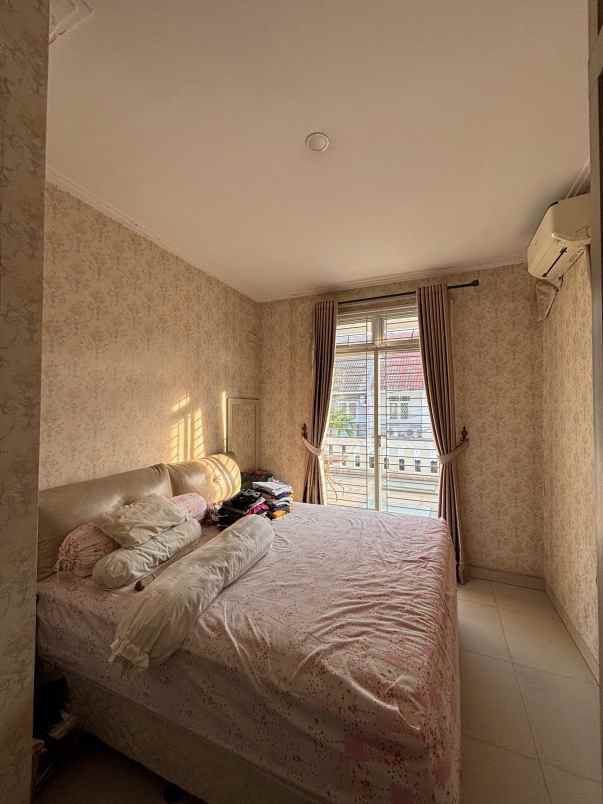 dijual rumah taman palem lestari blok a22 8