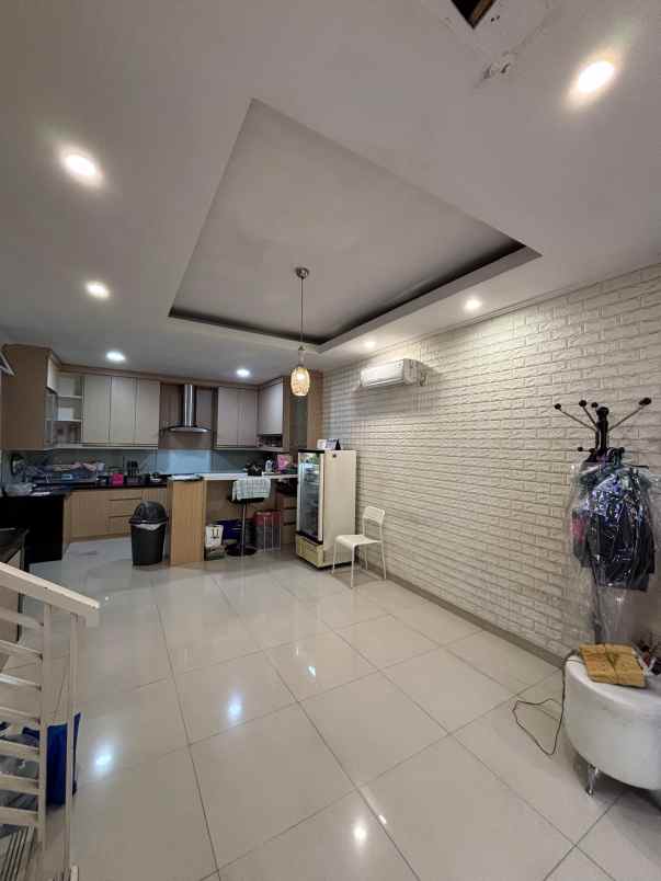 dijual rumah taman palem lestari blok a22 8