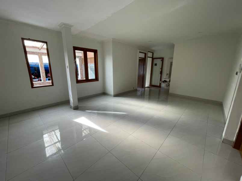 dijual rumah taman pegangsaan