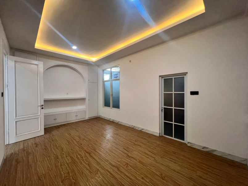 dijual rumah taman puspa raya