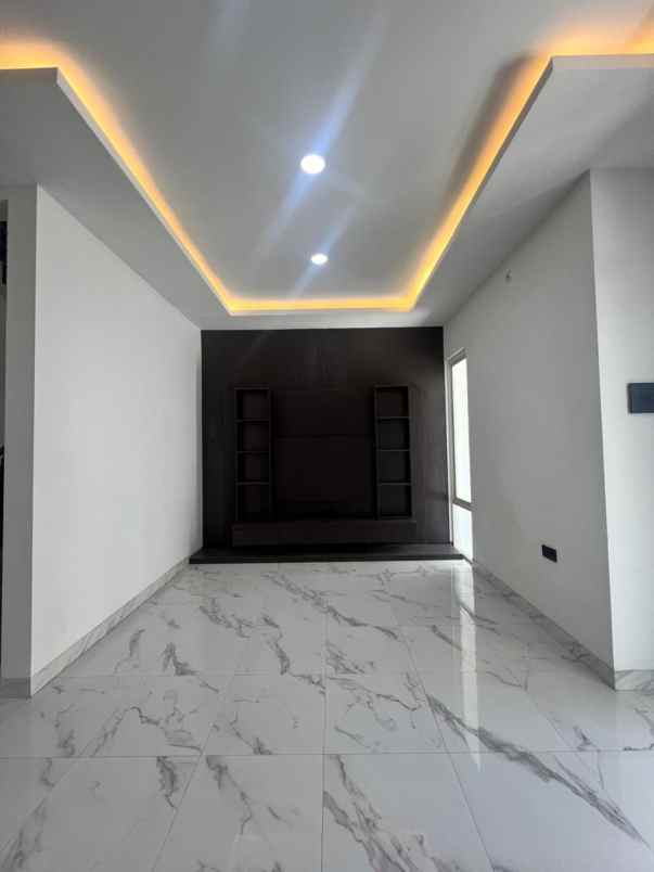 dijual rumah taman puspa raya