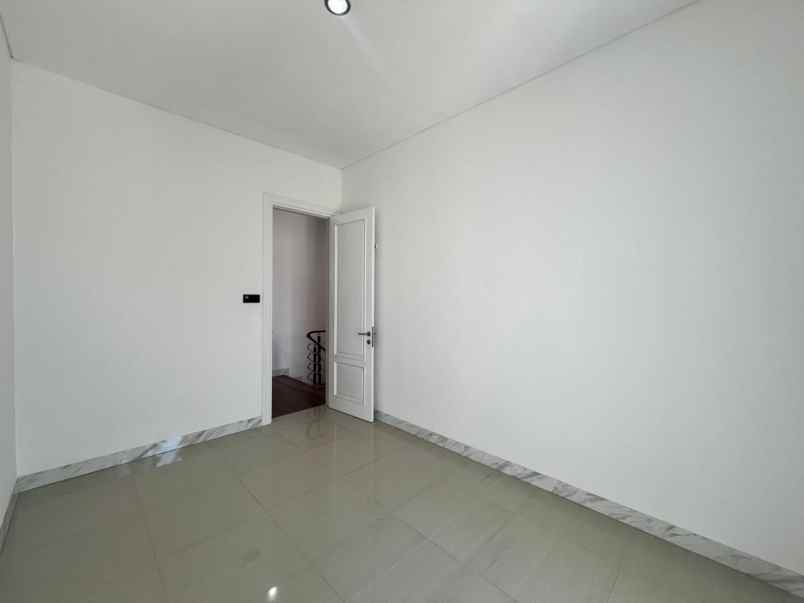 dijual rumah taman puspa raya