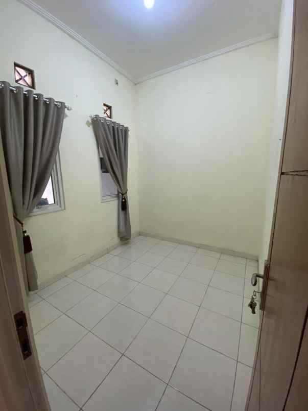 dijual rumah tapos depok
