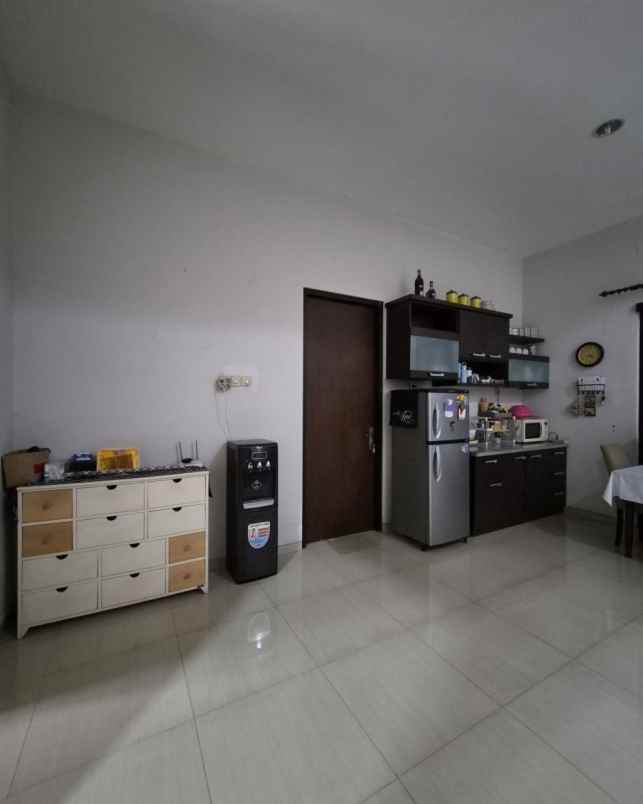 dijual rumah tenggilis utara