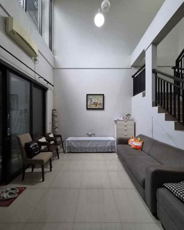 dijual rumah tenggilis utara